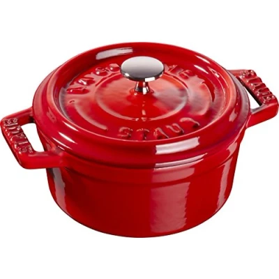 Obrázek STAUB Mini Cocotte, kulatý s víkem 10 cm, 0,25 l, vhodný pro indukci, matně černým smaltem uvnitř hrnce, třešňově červená