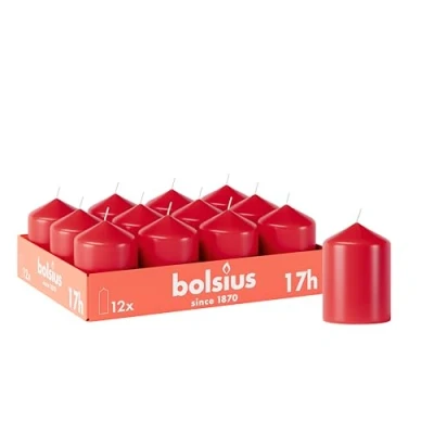 Obrázek Bolsius Hladké válcové svíčky červené 12 kusů 8 x 6 cm Dekorativní do domácnosti doba hoření 17 hodin neparfémované obsahuje přírodní rostlinný vosk bez palmového oleje
