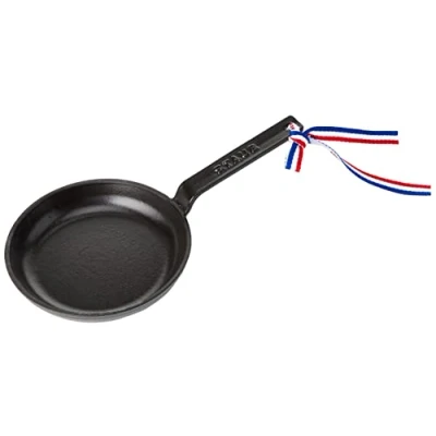 Obrázek Staub 40509 529 0 Mini pánev na smažení, 12 cm, 0,15 l, s matně černým smaltem uvnitř pánve, černá, 23,5 x 16,5 6 cm