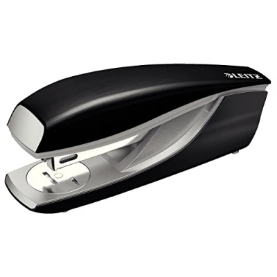 Obrázek Leitz Kancelářská sešívačka z kovu, na 30 listů, vč. sešívaček, ergonomický design, satén černý, stylová série, 55620094