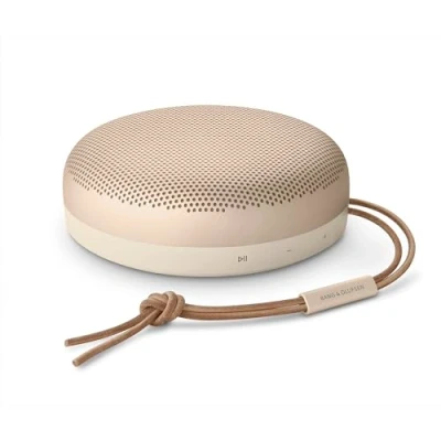 Obrázek Bang &amp; Olufsen Beosound A1 (2. generace) přenosný, vodotěsný Bluetooth reproduktor se třemi mikrofony, Alexa a nabíjecím kabelem USB C zlatý