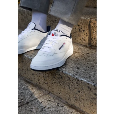 Obrázek Reebok Classic CLUB C 85 Unisex Tenisky, Velikost: 36, White/navy Kůže a textil