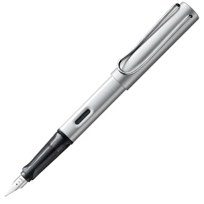 Obrázek Lamy plnicí pero AL star whitesilver s ergonomickou rukojetí a leštěným ocelovým hrotem v šířce linky F lehké hliníkové pouzdro vč. inkoustové kazety T 10 modré pro praváky