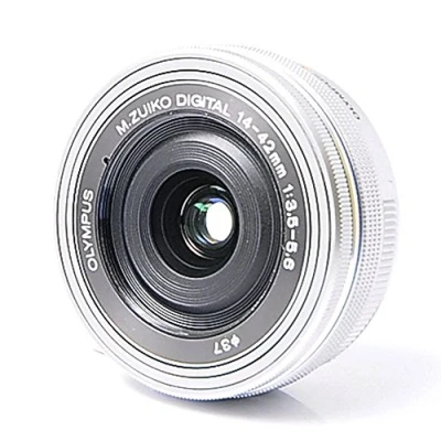 Obrázek Olympus M.Zuiko Digital 14 42mm F3.5 5.6 EZ objektiv, standardní zoom, vhodný pro všechny fotoaparáty MFT (modely OM D a PEN, Panasonic řady G), stříbrný