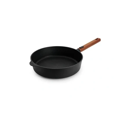 Obrázek Woll Eco Logic QXR litinová pánev s vysokým okrajem indukční, Ø 28 cm, výška 7 odnímatelnou trvale udržitelnou dřevěnou násadou vhodná pro všechny typy sporáků, neobsahuje PFA, nepřilnavá