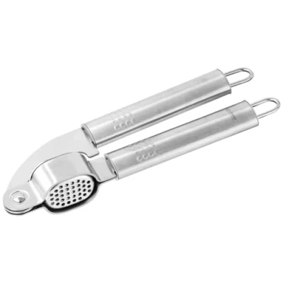 Obrázek Lis na česnek Fackelmann OVALGRIFF, praktický kuchyňský pomocník z nerezové oceli, kráječ česneku s ergonomickou rukojetí (barva: stříbrná), množství: 1 kus