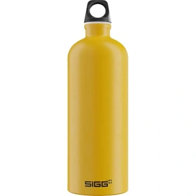 Obrázek SIGG Hliníková láhev na pití Traveller Mustard Touch certifikováno klimaticky neutrální vhodná pro sycené nápoje zabezpečená proti vytečení lehká jako pírko bez BPA žlutá 1 l