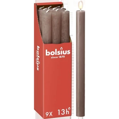 Obrázek Bolsius Rustikální svíčky taupe 9 kusů 27 x 2. 3 cm délka hoření 13 hodin neparfémované obsahuje přírodní rostlinný vosk bez palmového oleje
