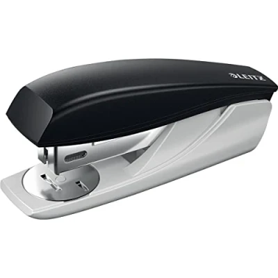 Obrázek Leitz Malá kancelářská sešívačka, na 25 listů, ergonomický tvar, vč. sponek, černá, série NeXXt, 55016095