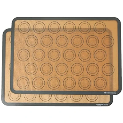 Obrázek Amazon Basics Obdélníková pečicí podložka pro macarons ze silikonu, hnědá, černá, 2 kusy, 29,5 x 41,9 cm