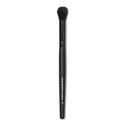 Obrázek e.l.f. Flawless Concealer Brush, Veganes Makeup Tool, Großartig Für Flüssigkeit Oder Puder, Konturieren &amp; Modellieren, Vegan Tierversuchsfrei