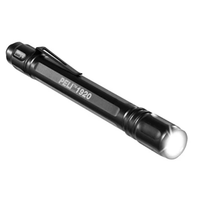 Obrázek PELI 1920: Kompaktní ruční LED lampa pro venkovní a údržbu, prémiová kapesní svítilna, vysoká kvalita průmysl, mechaniky, speleology, IPX7 vodotěsná, 224 lumenů, barva: černá