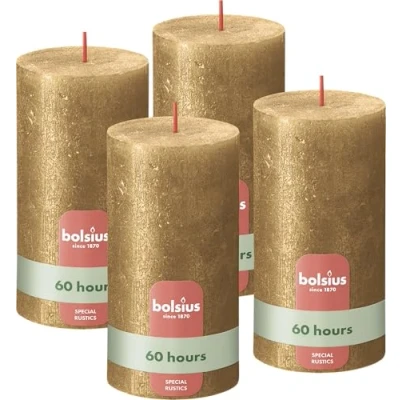 Obrázek Bolsius Rustik Stumpenkerzen Shimmer Gold Set 4 Stück Dekorative Haushaltkerzen Länge Brenndauer 60 Stunden Unparfümierte Natürliches Pflanzenwachs Ohne Palmöl 13 x 7 cm