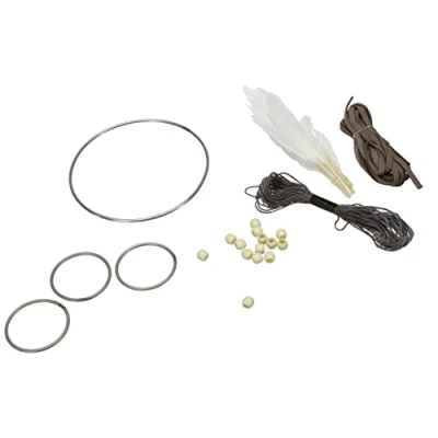 Obrázek Rayher 66045000 kreativní sada lapač snů, Dreamcatcher z kovových kroužků, perel, příze a peří, délka cca 33 cm, šířka 17 bílá/šedá, dekorační závěsy, nástěnná dekorace, střední