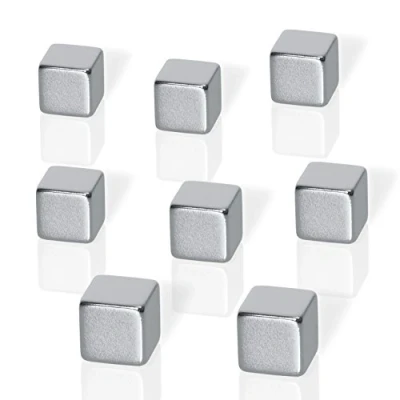 Obrázek Neodymové magnety B310 od Be!Board pro skleněné magnetické tabule Be!Board, stříbrné, ve tvaru kostky