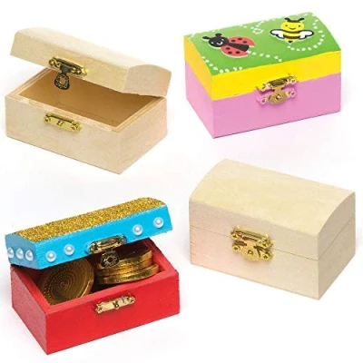 Obrázek Baker Ross ET127 Mini truhly s pokladem ze dřeva k malování a dekoraci pro děti krabice uložení (4 kusy), 8 cm x 5 cm, barva