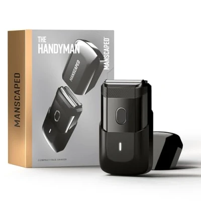 Obrázek The Handyman™ od MANSCAPED®: Cestovní holicí strojek, lehký elektrický strojek na baterie s nabíjecím kabelem USB C cesty, omyvatelný, zastřihovač dlouhých vlasů a hlava fólie v