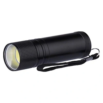 Obrázek EMOS LED mini kapesní svítilna s poutkem na ruku, nárazuvzdorná kovová lampa pro domácnost, světelný tok 100 lumenů, dosah světla 15 m, provoz baterie, černá, 2,6 x 8,6 cm, E3894