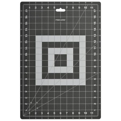 Obrázek Fiskars A3 řezací podložka, 30 cm x 45 cm, odolná proti řezání, 1003894