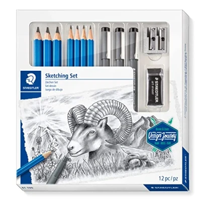 Obrázek STAEDTLER sada znaků, kompletní se 4 prémiovými tužkami, 3 Premium Jumbo tužky, černé Finelinery, 1 guma, dvojité ořezávátko a návod krok by step, 61 100