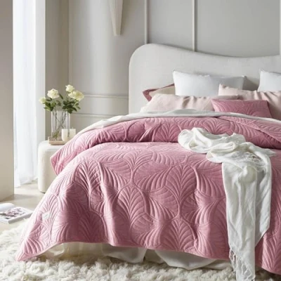 Obrázek ROOM99 Elegantní přehoz na postel a pohovku v růžové barvě, 170 x 210 cm, univerzální deka jako nebo pohovku, prošívaná deka, styl, ideální ložní