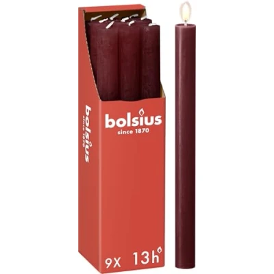 Obrázek Bolsius Rustikální svíčky bordó červené 9 kusů 27 x 2. 3 cm délka hoření 13 hodin neparfémované obsahuje přírodní rostlinný vosk bez palmového oleje