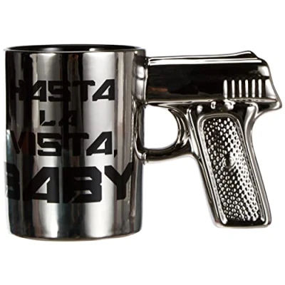 Obrázek Hrnek (Mug) stříbrná barva s pistolovou rukojetí/rozměry: 15,5 x 8 10,4 cm.