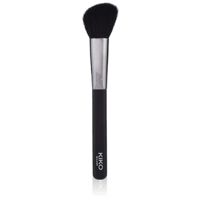 Obrázek KIKO Milano Face 10 Blush Brush zkosený štětec s přírodními štětinami k nanášení tvářenky, bronzerů a zesvětlovačů