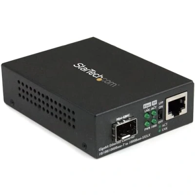 Obrázek StarTech.com Konvertor médií Gigabit Ethernet z optických vláken s otevřeným slotem SFP podporuje sítě 10/100/1000 (MCM1110SFP)
