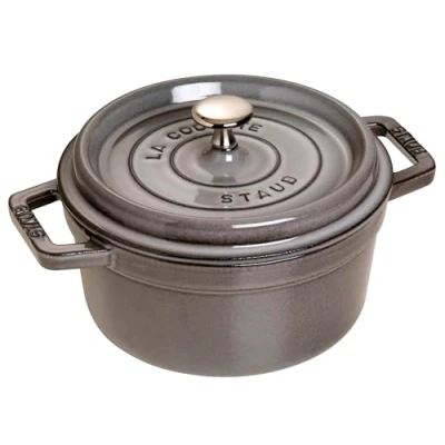 Obrázek Kulatý hrnec od firmy Staub s poklicí (vhodný pro indukci, matně černým smaltováním vevnitř hrnce)