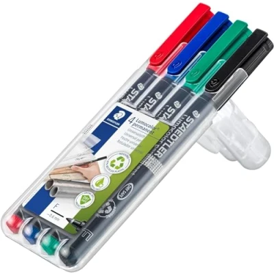 Obrázek STAEDTLER permanentní univerzální tužka Lumocolor, plnitelná, odolná proti rozmazání a vodě, rychle schne, DRY SAFE, F špička šířka linie cca 0,6 mm, vysoká kvalita, sada se 4 barvami, 318 WP4