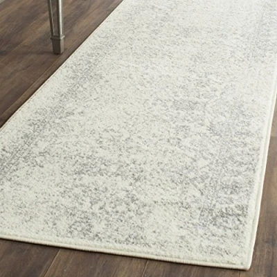 Obrázek SAFAVIEH Distressed Teppich für Wohnzimmer, Esszimmer, Schlafzimmer Adirondack Collection, Kurzer Flor, Elfenbein und Silber, 76 X 244 cm