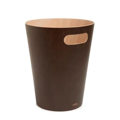 Obrázek Umbra Woodrow odpadkový koš dvoubarevný dřevěný na papír do kanceláře, koupelny, obývacího pokoje apod., objem 7,5 l, přírodní/espresso