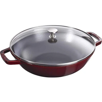 Obrázek STAUB Wok z litiny, uvnitř smaltovaný, 30 cm, vč. skleněné poklice, pro všechny druhy sporáků indukce, červená barva Grenadina
