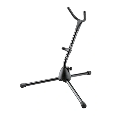 Obrázek K&amp;M 14300 stojan na saxofon černý výška 48,5 cm podstavec zesílený skleněnými vlákny ohebné uchycení, skládací nohy