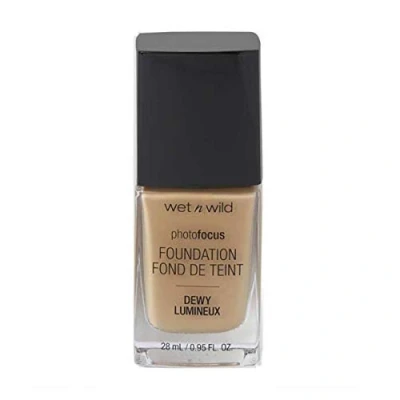 Obrázek Wet n Wild Photo Focus Foundation DEWY hydratační podklad ve zlaté béžové slonovině zakrývá nečistoty, hodí se pro normální a suchou pokožku veganská zlatá béžová