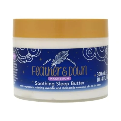 Obrázek Feather &amp; Down Blahodárné hořčíkové spací máslo (300 ml) s hořčíkem a uklidňujícím levandulovým heřmánkovým olejem, které podporují usínání. Bez pokusů na zvířatech. Vegan.