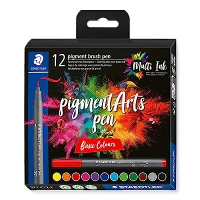 Obrázek STAEDTLER Brusné pero pigment arts, pigmentované prémiové kreslicí tyčinky, špička štětce pro variabilní šířku linek, voděodolná, 12 štětců v tříděných &quot;základních barvách&quot; kartonovém pouzdře, 371