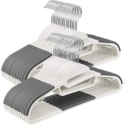 Obrázek SONGMICS Ramínko na šaty plast, sada 50 ks, ramínka s otvorem ve tvaru U, šetří místo, 0,5 cm silné, 41,5 široké, háčky otočné o 360, bílo tmavě šedé CRP041W04
