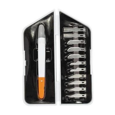 Obrázek Fiskars Precizní nůž na tvořivost, 13dílná sada, celková délka řezačky: 21 cm, vč. 12 čepelí, kvalitní ocel/plast, bílá/oranžová, Premium, 1024384
