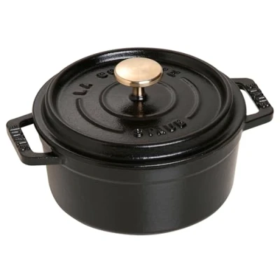 Obrázek Kulatý hrnec od firmy Staub s poklicí (vhodný pro indukci, matně černým smaltováním vevnitř hrnce)