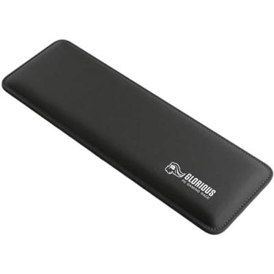 Obrázek Glorious Gaming Padded Keyboard Wrist Rest (kompaktní, 17 mm silná) prošívané okraje, hladký povrch látky, protiskluzová gumová základna, střední pevnost, 300 x 100 černá