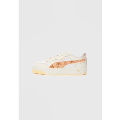Obrázek Puma Carina Street LUX Crafted Flowers Tenisky, Ženy, Velikost: 37, Warm white almost apricot Kůže