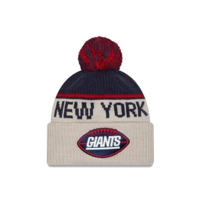 Obrázek New Era Sideline 2024 Historic zimní čepice Teamlogo Retro NFL American Football Beanie bambule Pompon béžová, York Giants #34343