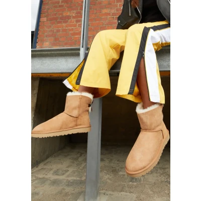 Obrázek UGG MINI Bailey BOW Kotníkové boty, Ženy, Velikost: 36, Chestnut boty