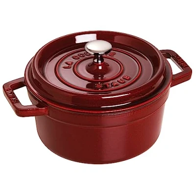Obrázek Kulatý hrnec od firmy Staub s poklicí (vhodný pro indukci, matně černým smaltováním vevnitř hrnce)