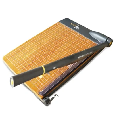 Obrázek Westcott TrimAir řezačka papíru 15&quot; (38 cm), prémiový řezací stroj s dřevěným jádrem a čepelí potaženou titanem, páková vč. rastru stupnic pro až 30 listů, 15107
