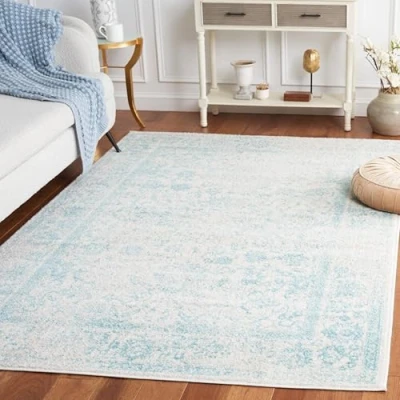 Obrázek SAFAVIEH Distressed Teppich für Wohnzimmer, Esszimmer, Schlafzimmer Adirondack Collection, Kurzer Flor, Elfenbein und Hellblau, 122 X 183 cm