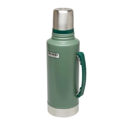 Obrázek Stanley Termoska Classic Legendary 1,9 l udrží 32 hodin teplé nebo studené lze mýt v myčce nádobí víko zabezpečené proti vytečení slouží jako hrnek izolační láhev bez BPA ušlechtilá ocel,