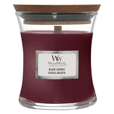 Obrázek WoodWick Mini vonná svíčka ve sklenici s pískacími hodinami praskajícím knotem Black Cherry Doba hoření až 20 hodin